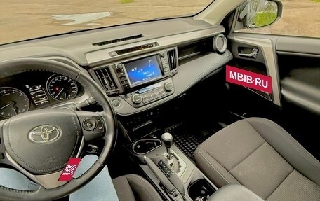 Toyota RAV4, 2018 год, 2 360 000 рублей, 12 фотография