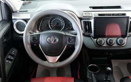 Toyota RAV4, 2015 год, 2 099 000 рублей, 12 фотография