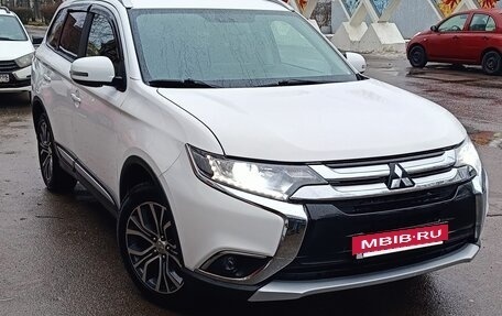 Mitsubishi Outlander III рестайлинг 3, 2016 год, 1 785 000 рублей, 2 фотография