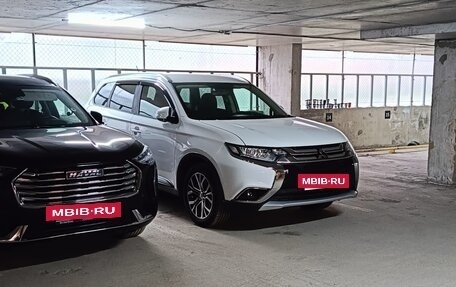 Mitsubishi Outlander III рестайлинг 3, 2016 год, 1 785 000 рублей, 5 фотография