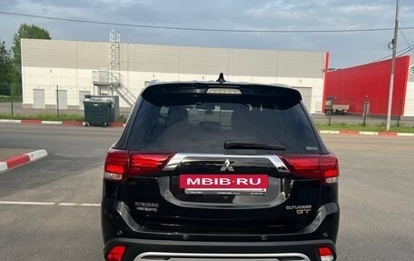Mitsubishi Outlander III рестайлинг 3, 2019 год, 2 300 000 рублей, 3 фотография