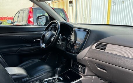 Mitsubishi Outlander III рестайлинг 3, 2019 год, 2 300 000 рублей, 17 фотография