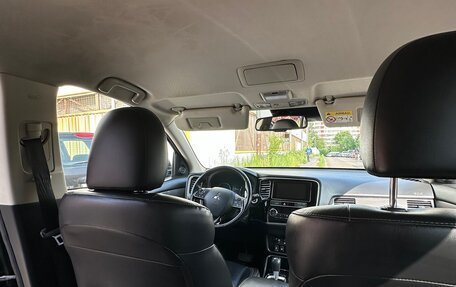 Mitsubishi Outlander III рестайлинг 3, 2019 год, 2 300 000 рублей, 12 фотография