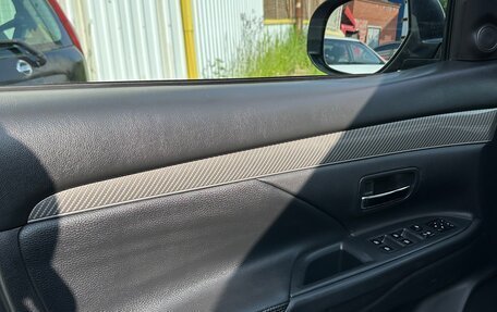 Mitsubishi Outlander III рестайлинг 3, 2019 год, 2 300 000 рублей, 20 фотография