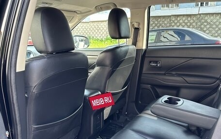 Mitsubishi Outlander III рестайлинг 3, 2019 год, 2 300 000 рублей, 11 фотография