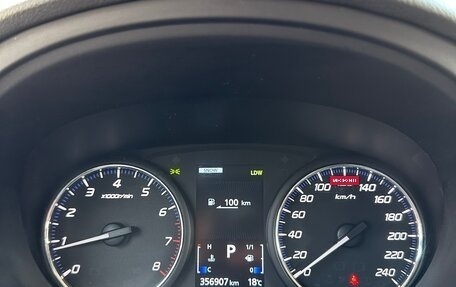 Mitsubishi Outlander III рестайлинг 3, 2019 год, 2 300 000 рублей, 15 фотография