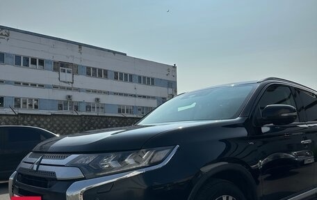 Mitsubishi Outlander III рестайлинг 3, 2019 год, 2 300 000 рублей, 23 фотография
