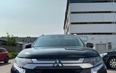 Mitsubishi Outlander III рестайлинг 3, 2019 год, 2 300 000 рублей, 25 фотография