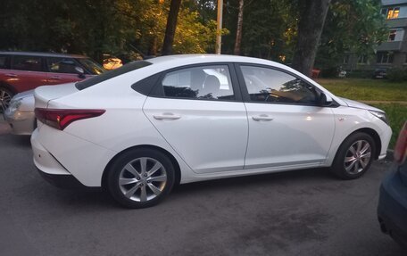 Hyundai Solaris II рестайлинг, 2021 год, 900 000 рублей, 4 фотография