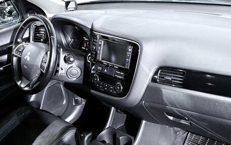 Mitsubishi Outlander III рестайлинг 3, 2014 год, 1 367 000 рублей, 5 фотография