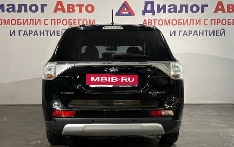 Mitsubishi Outlander III рестайлинг 3, 2014 год, 1 367 000 рублей, 4 фотография