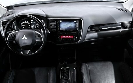 Mitsubishi Outlander III рестайлинг 3, 2014 год, 1 367 000 рублей, 8 фотография