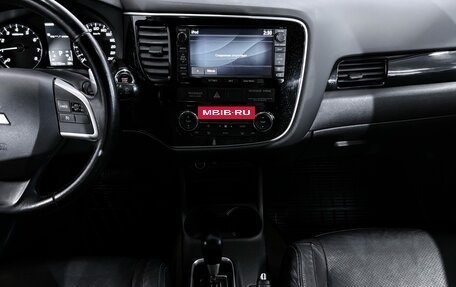 Mitsubishi Outlander III рестайлинг 3, 2014 год, 1 367 000 рублей, 7 фотография