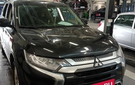 Mitsubishi Outlander III рестайлинг 3, 2021 год, 2 027 000 рублей, 2 фотография