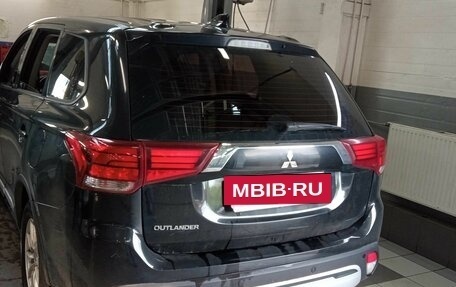 Mitsubishi Outlander III рестайлинг 3, 2021 год, 2 027 000 рублей, 4 фотография