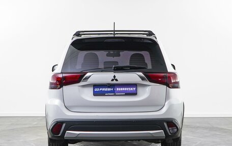 Mitsubishi Outlander III рестайлинг 3, 2015 год, 1 600 000 рублей, 4 фотография