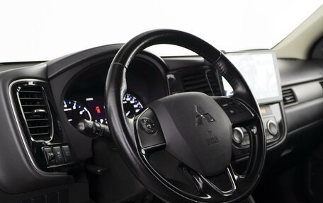 Mitsubishi Outlander III рестайлинг 3, 2015 год, 1 600 000 рублей, 12 фотография