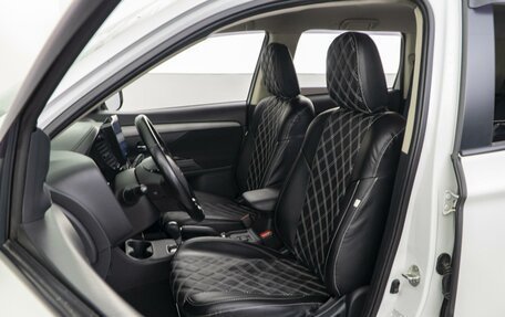 Mitsubishi Outlander III рестайлинг 3, 2015 год, 1 600 000 рублей, 11 фотография