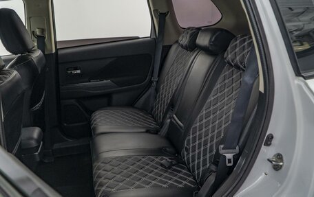 Mitsubishi Outlander III рестайлинг 3, 2015 год, 1 600 000 рублей, 9 фотография