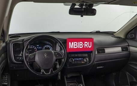 Mitsubishi Outlander III рестайлинг 3, 2015 год, 1 600 000 рублей, 6 фотография