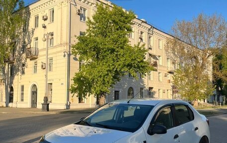 Renault Logan II, 2015 год, 898 000 рублей, 4 фотография
