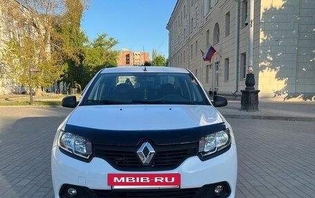 Renault Logan II, 2015 год, 898 000 рублей, 2 фотография