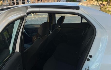 Renault Logan II, 2015 год, 898 000 рублей, 6 фотография