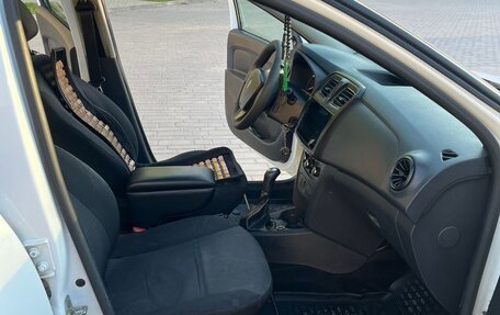 Renault Logan II, 2015 год, 898 000 рублей, 17 фотография