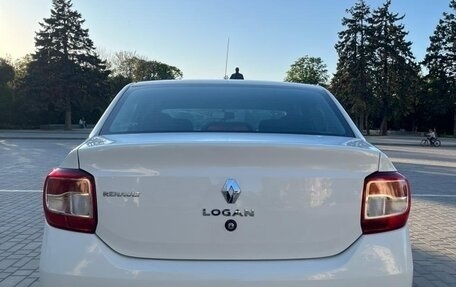Renault Logan II, 2015 год, 898 000 рублей, 9 фотография