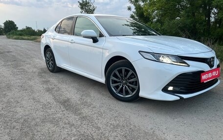 Toyota Camry, 2019 год, 2 750 000 рублей, 4 фотография