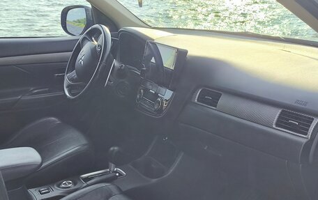 Mitsubishi Outlander III рестайлинг 3, 2012 год, 1 342 000 рублей, 10 фотография