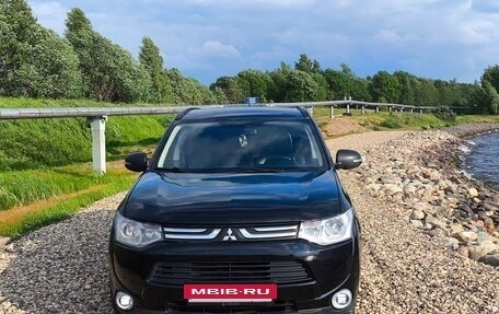 Mitsubishi Outlander III рестайлинг 3, 2012 год, 1 342 000 рублей, 2 фотография