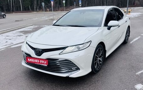 Toyota Camry, 2019 год, 3 220 000 рублей, 2 фотография