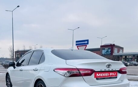 Toyota Camry, 2019 год, 3 220 000 рублей, 10 фотография