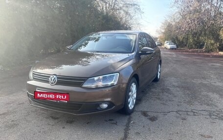 Volkswagen Jetta VI, 2013 год, 820 000 рублей, 2 фотография