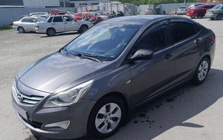 Hyundai Solaris II рестайлинг, 2015 год, 950 000 рублей, 2 фотография