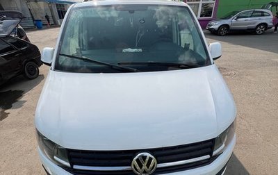 Volkswagen Caravelle T6 рестайлинг, 2016 год, 2 200 000 рублей, 1 фотография