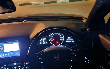 Honda Vezel, 2019 год, 2 250 000 рублей, 19 фотография