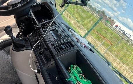 Volkswagen Caravelle T6 рестайлинг, 2016 год, 2 200 000 рублей, 7 фотография