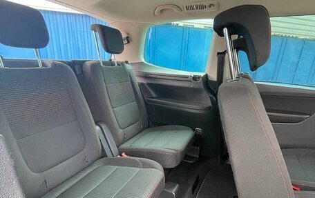 Volkswagen Sharan II, 2017 год, 2 250 000 рублей, 36 фотография