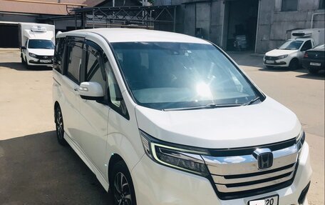 Honda Stepwgn IV, 2018 год, 2 200 000 рублей, 5 фотография