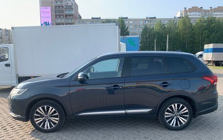 Mitsubishi Outlander III рестайлинг 3, 2019 год, 2 200 000 рублей, 3 фотография