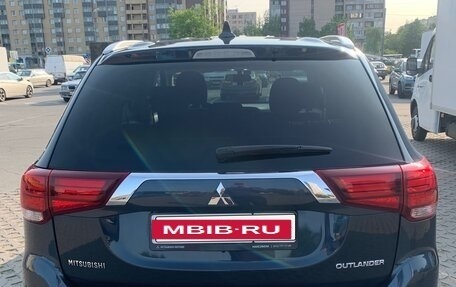 Mitsubishi Outlander III рестайлинг 3, 2019 год, 2 200 000 рублей, 5 фотография