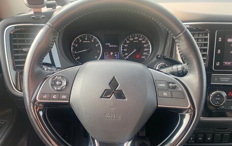 Mitsubishi Outlander III рестайлинг 3, 2019 год, 2 200 000 рублей, 9 фотография