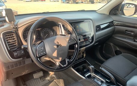 Mitsubishi Outlander III рестайлинг 3, 2019 год, 2 200 000 рублей, 8 фотография