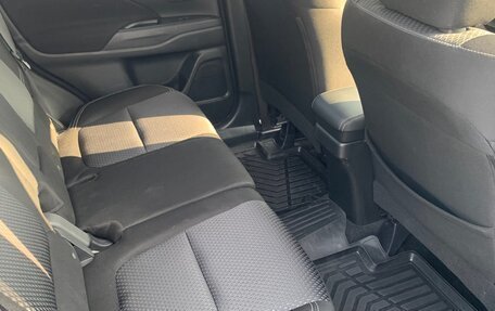 Mitsubishi Outlander III рестайлинг 3, 2019 год, 2 200 000 рублей, 12 фотография