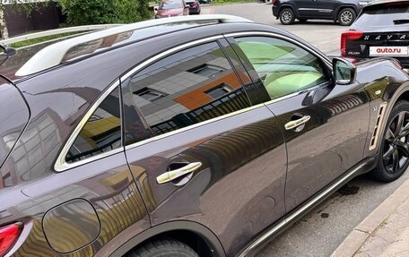 Infiniti QX70, 2015 год, 2 550 000 рублей, 10 фотография