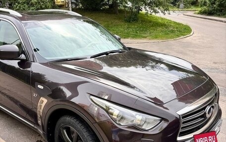 Infiniti QX70, 2015 год, 2 550 000 рублей, 11 фотография