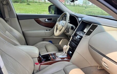Infiniti QX70, 2015 год, 2 550 000 рублей, 26 фотография