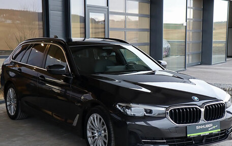 BMW 5 серия, 2022 год, 3 475 000 рублей, 2 фотография